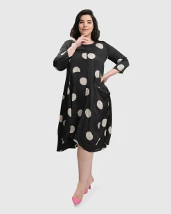 Bold Dot, Wonderful Dress, Moon