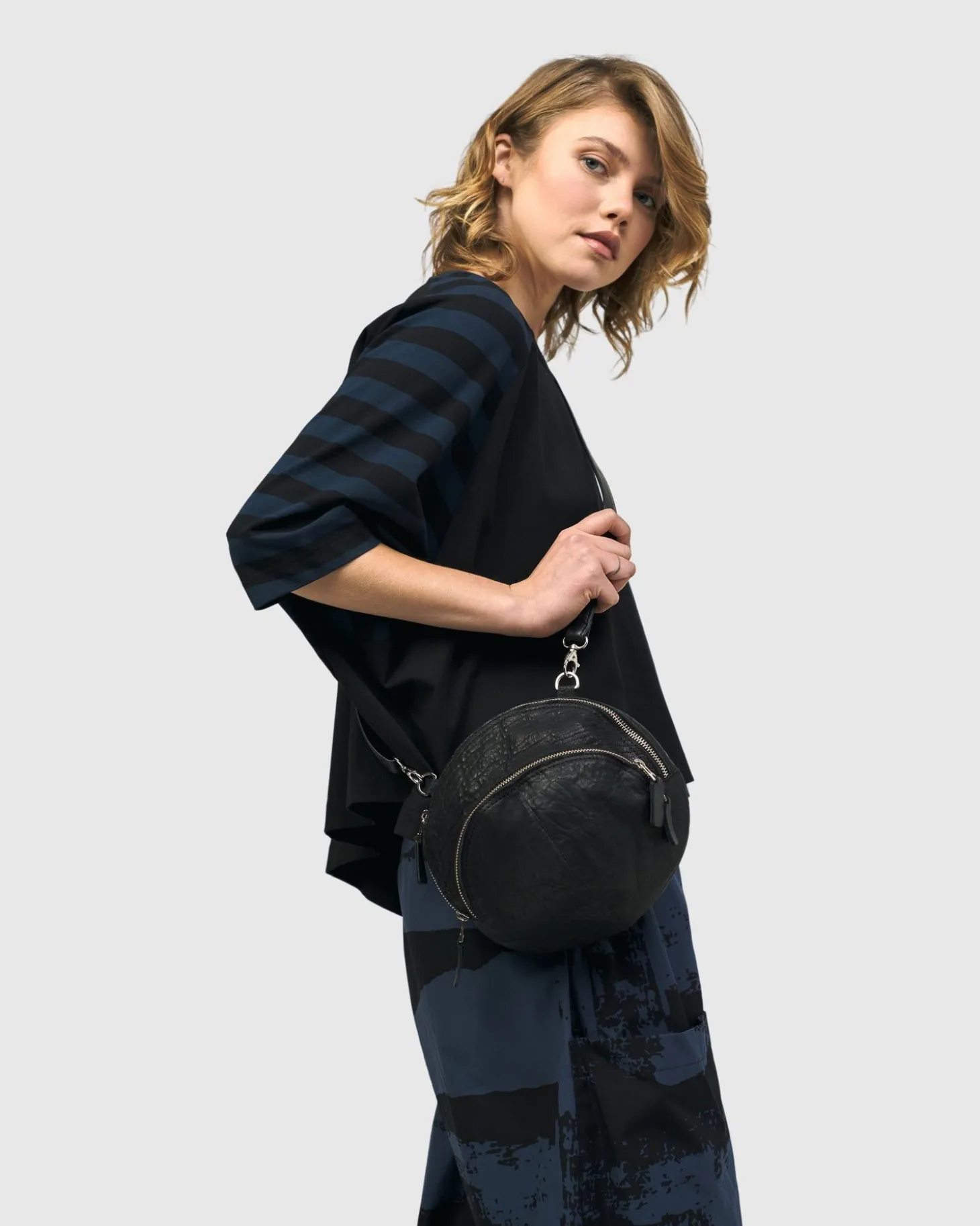 Circle Canteen Bag, Black