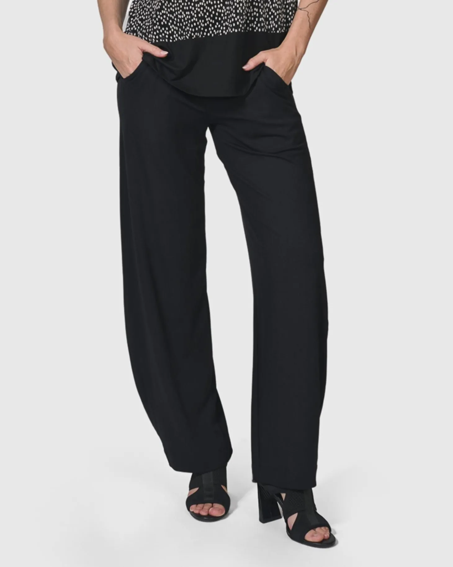 Essential Flow Pants, Black
