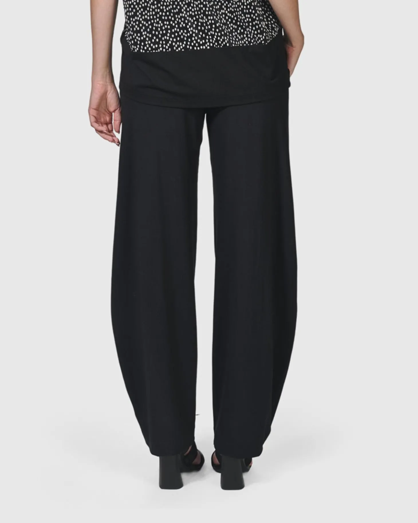 Essential Flow Pants, Black