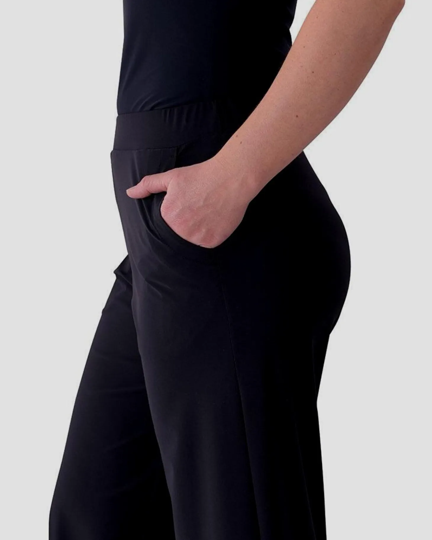 Essential Flow Pants, Black