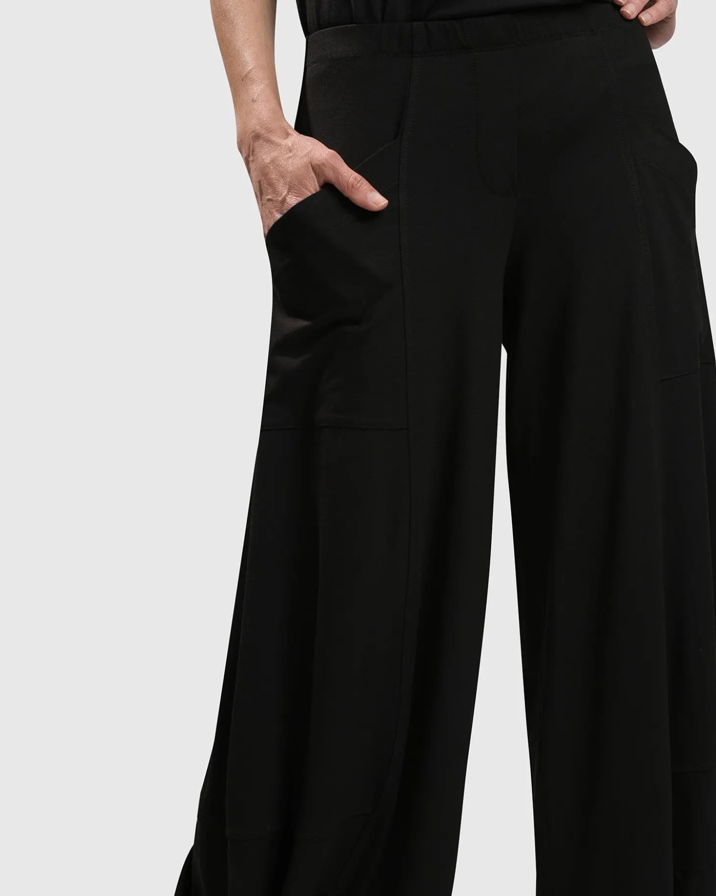 Essential Punto Pockets Pants, Black