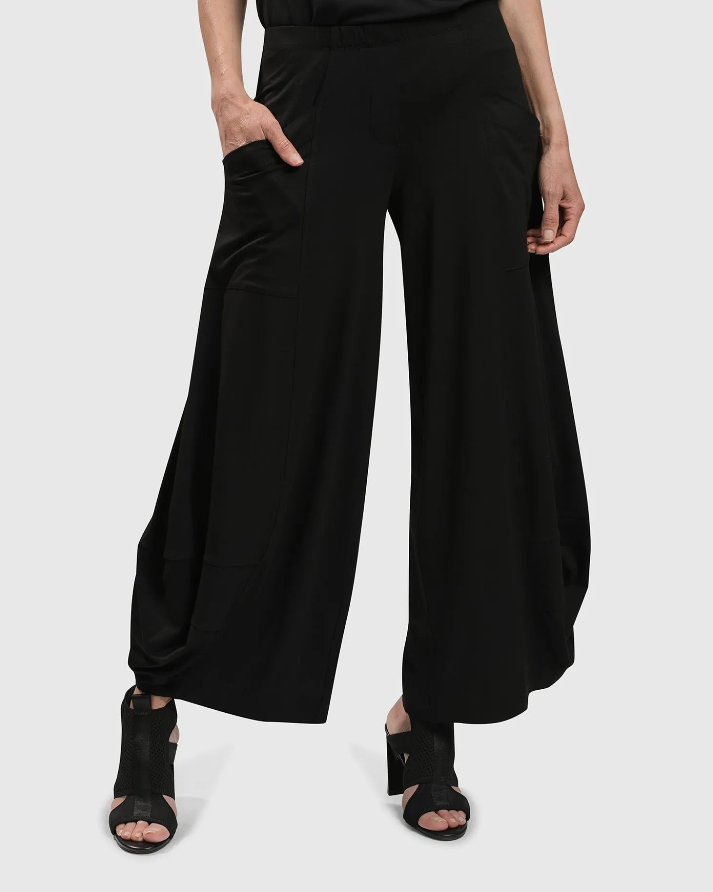 Essential Punto Pockets Pants, Black