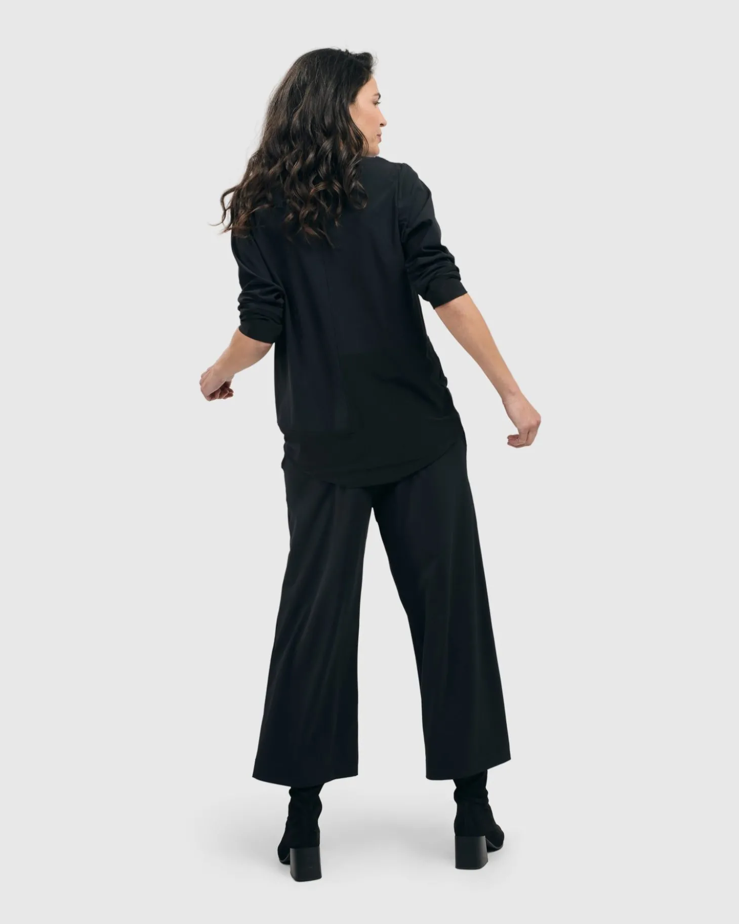 Essential Tekbika Cute Crop Pants, Black