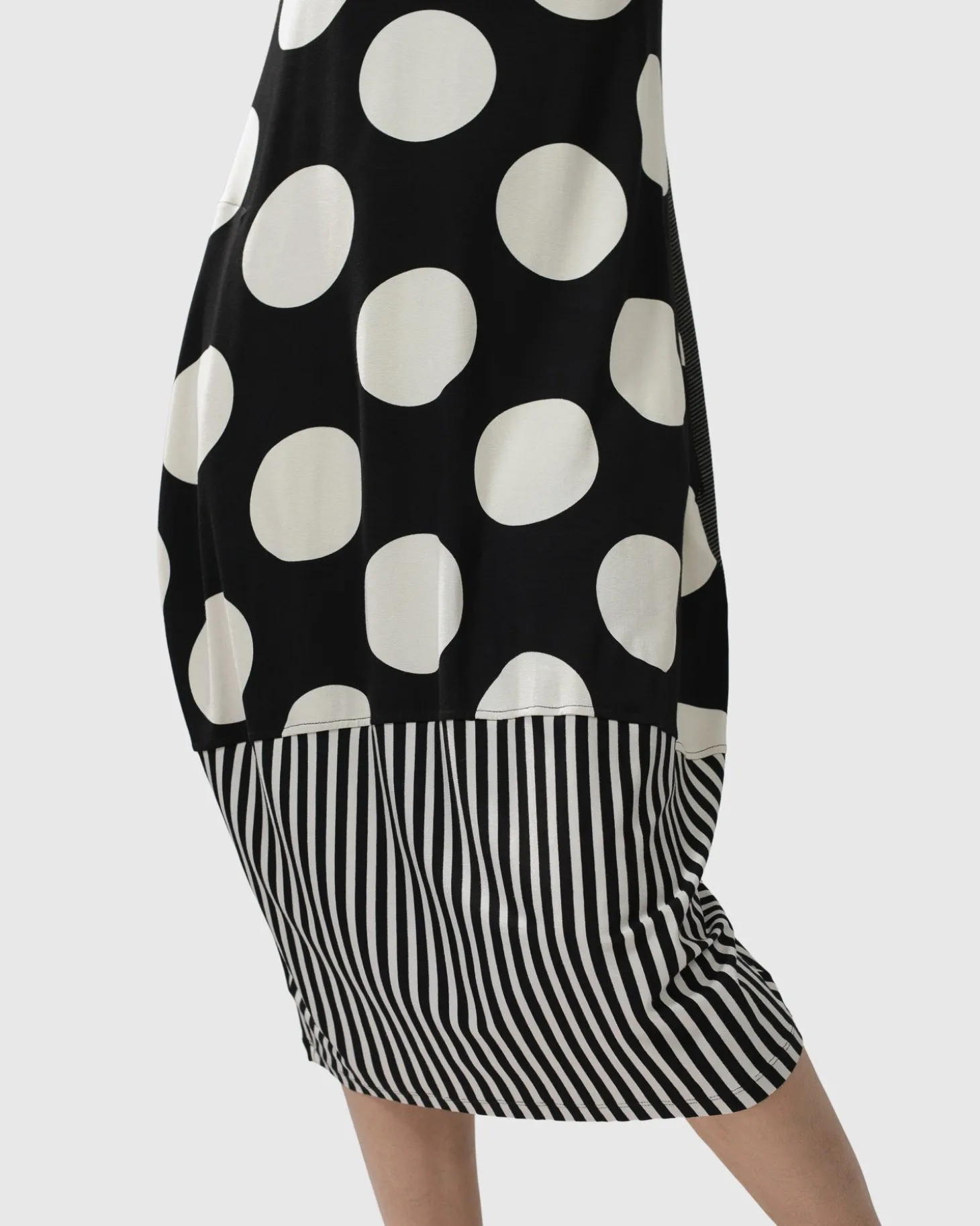 Minnie Sleeveless Midi Dress Mono
