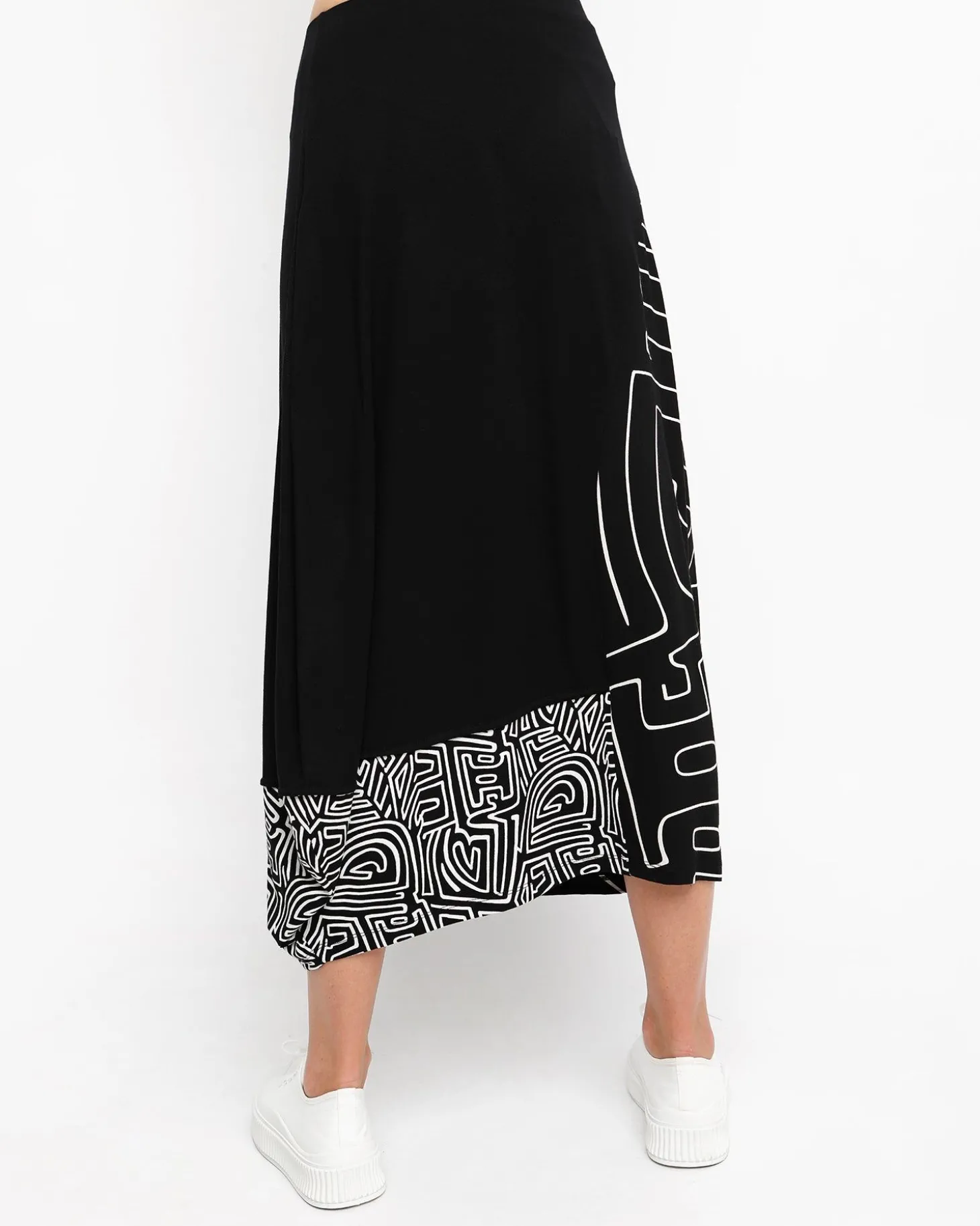 Ozai N Ku Haring Midi Skirt, Mitos