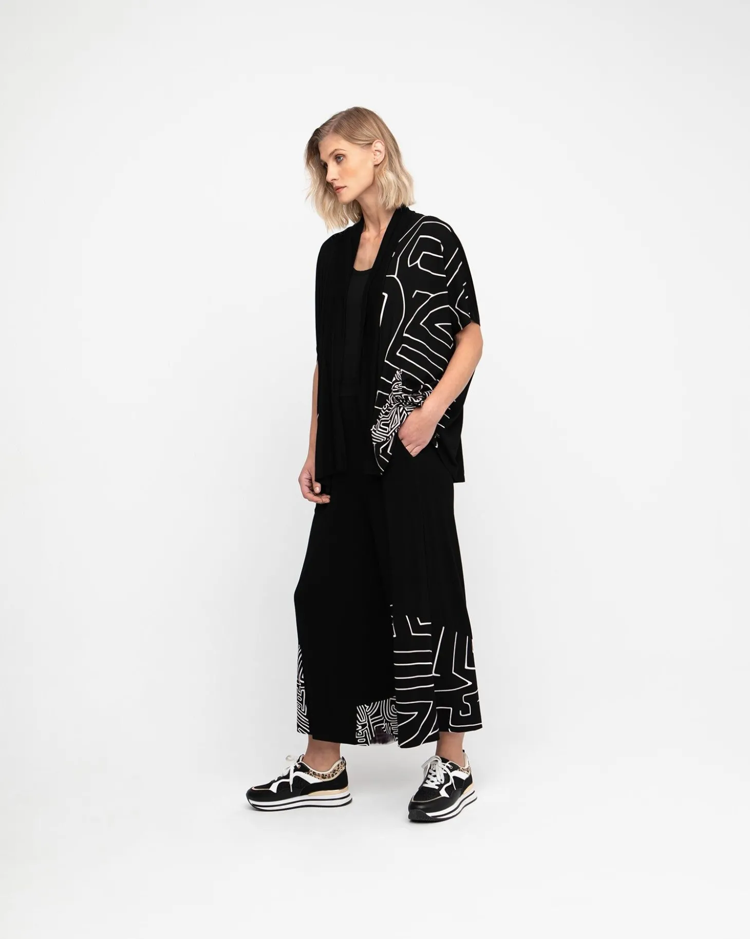 Ozai N Ku Zigzag Cardigan, Mitos