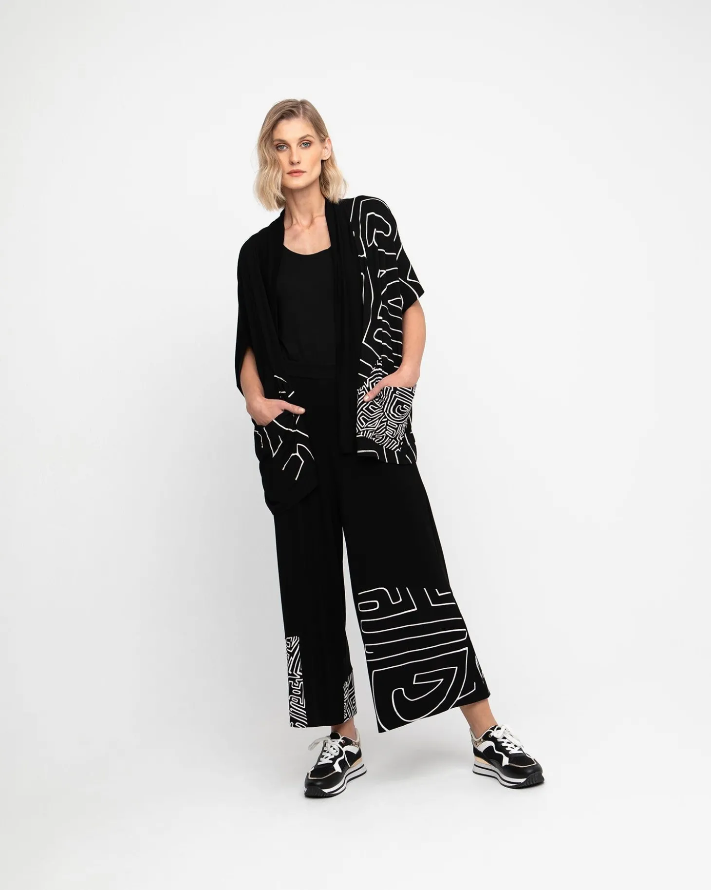 Ozai N Ku Zigzag Cardigan, Mitos