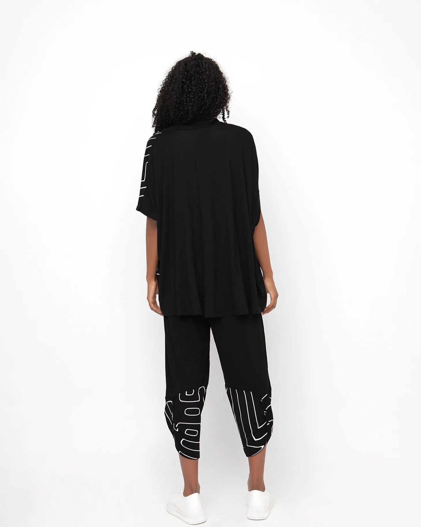 Ozai N Ku Zigzag Cardigan, Mitos