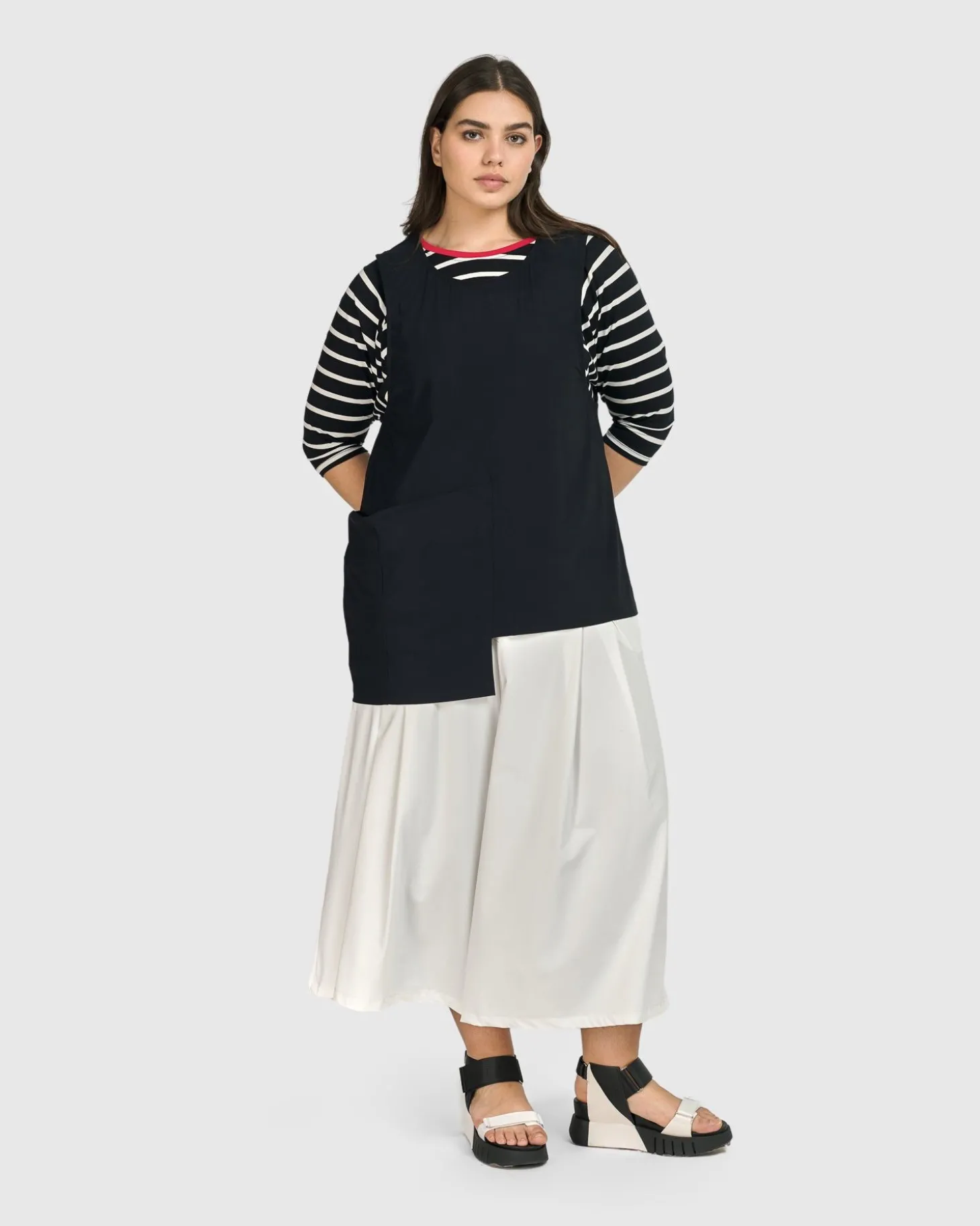 Tekbika Notre Dame Apron Vest, Black