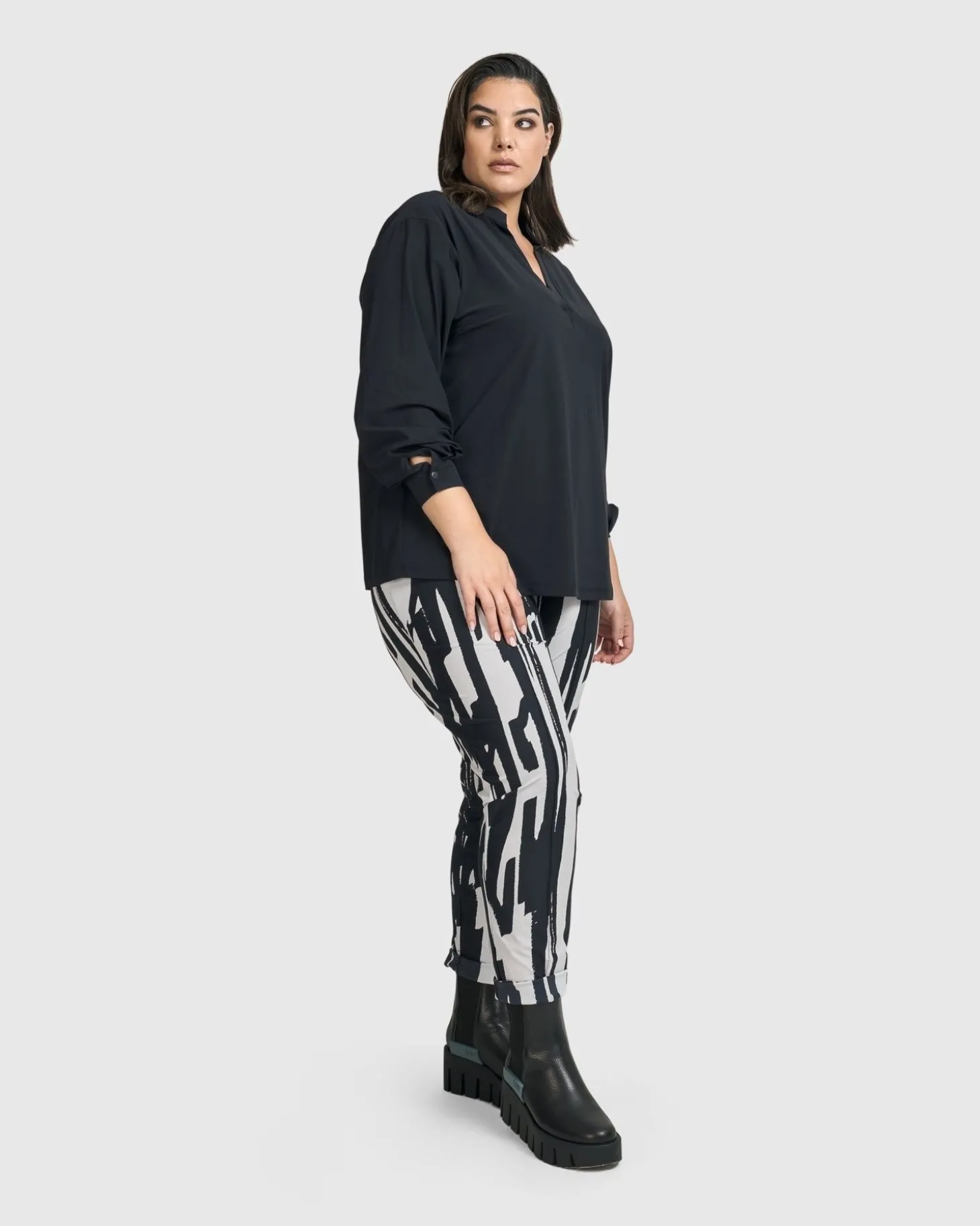 Trinity V-Neck Pullover Top, Black