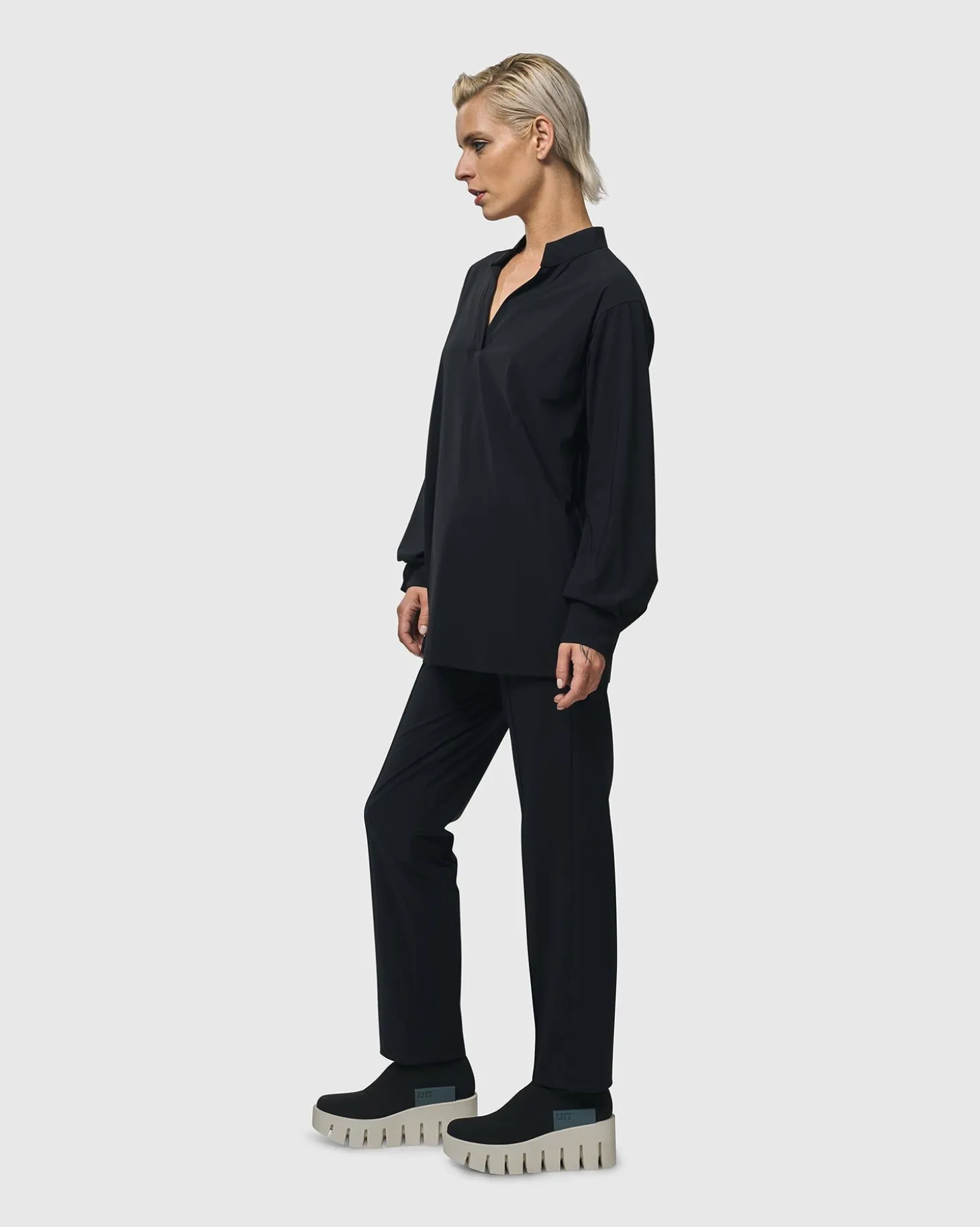 Trinity V-Neck Pullover Top, Black