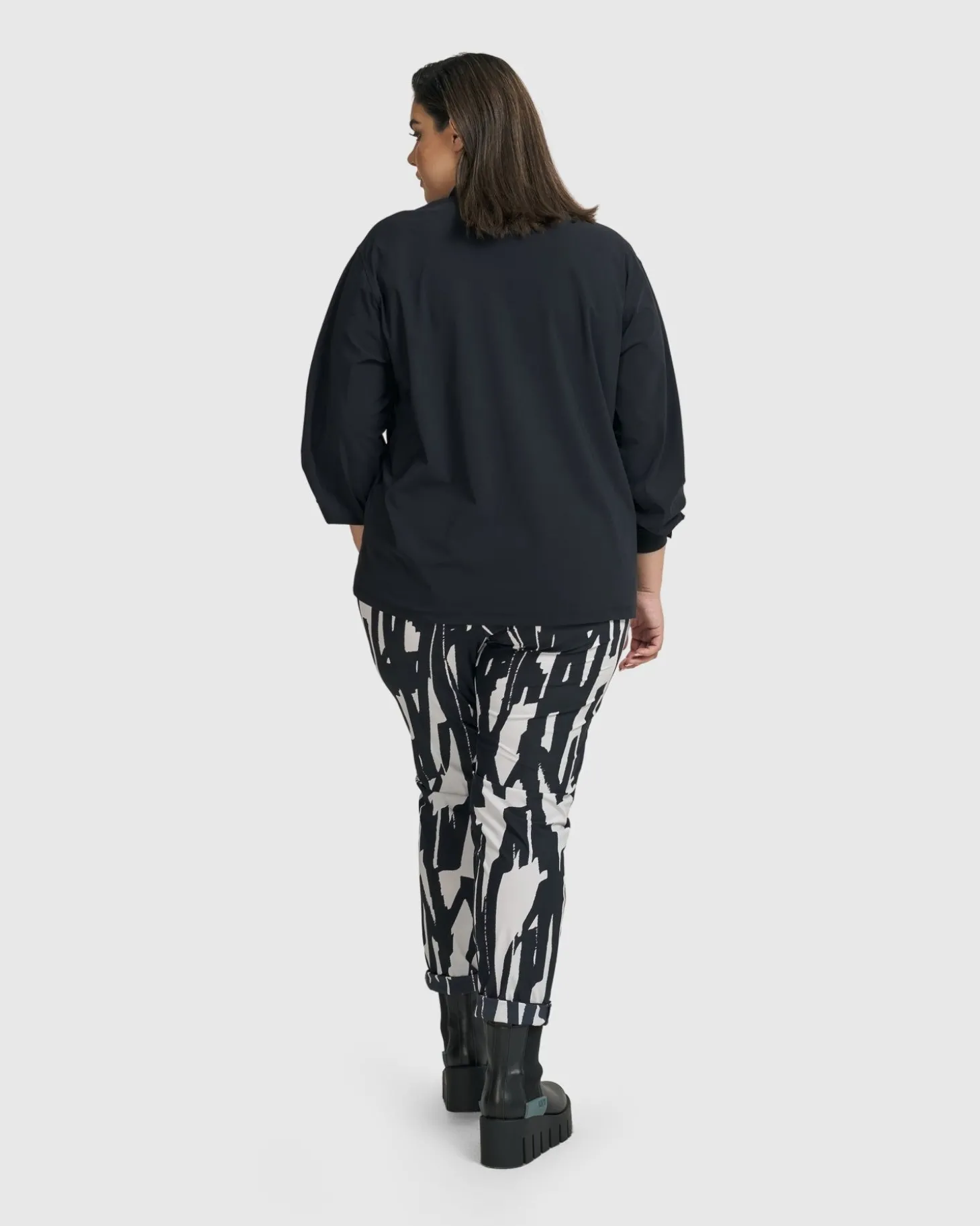Trinity V-Neck Pullover Top, Black