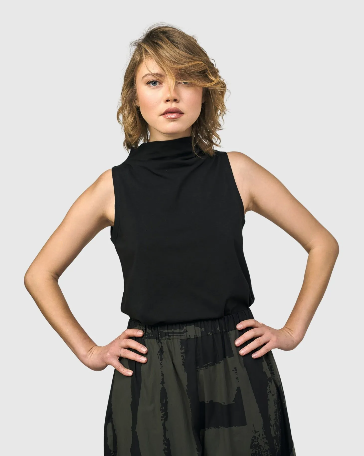 Urban Sleeveless Mockneck Top, Black